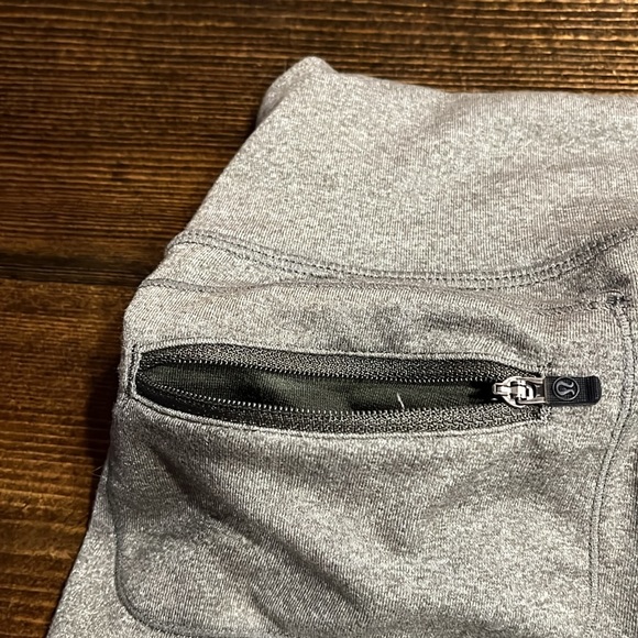 ❤️SOLD❤️Lululemon Relaxed Fit Crop 11 in Heathered Wren Pant - Picture 5 of 10